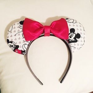Minnie Mouse ears